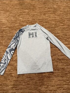 Quiksilver Light Gray Long-Sleeve Rash Guard with Patterned Sleeve